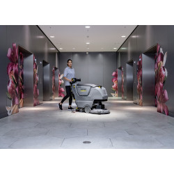 L'autolaveuse autotractée compacte B 50 Wp Pack 115Ah+D51