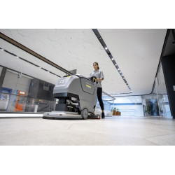 L'autolaveuse autotractée compacte B 50 Wp Pack 115Ah+D51